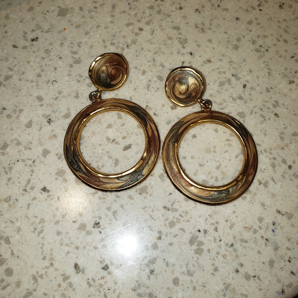 Ladies gold tone earrings